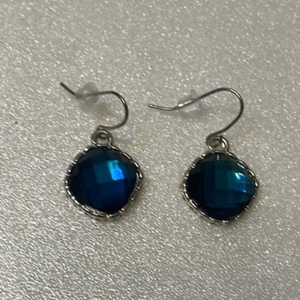 Earrings Montana Deep Blue silver tone Faceted Dangle jewelry
